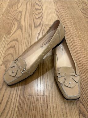 Tod's Beige Leather Loafers